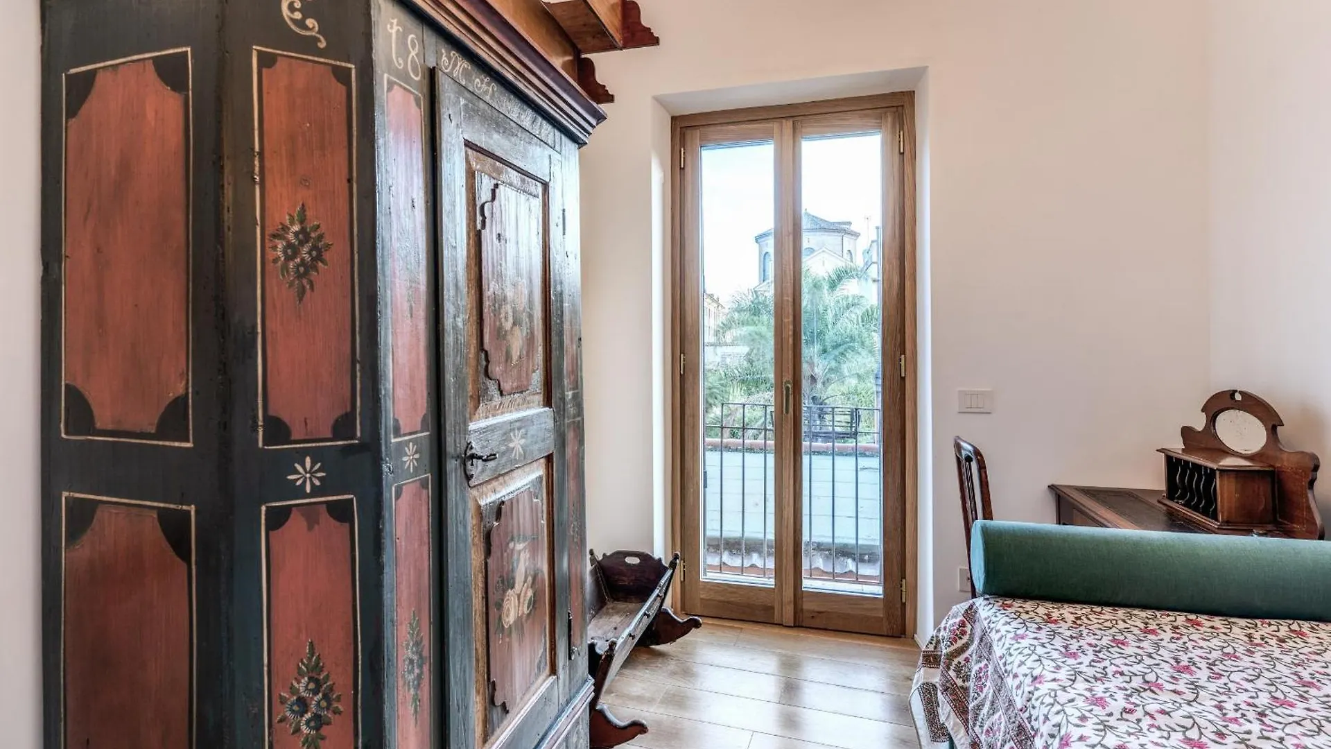 Trastevere Outstanding 4 Bedroom Terraced Apartment Rome