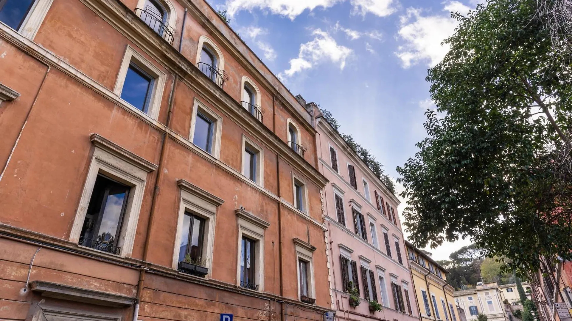 Trastevere Outstanding 4 Bedroom Terraced Apartment Rome