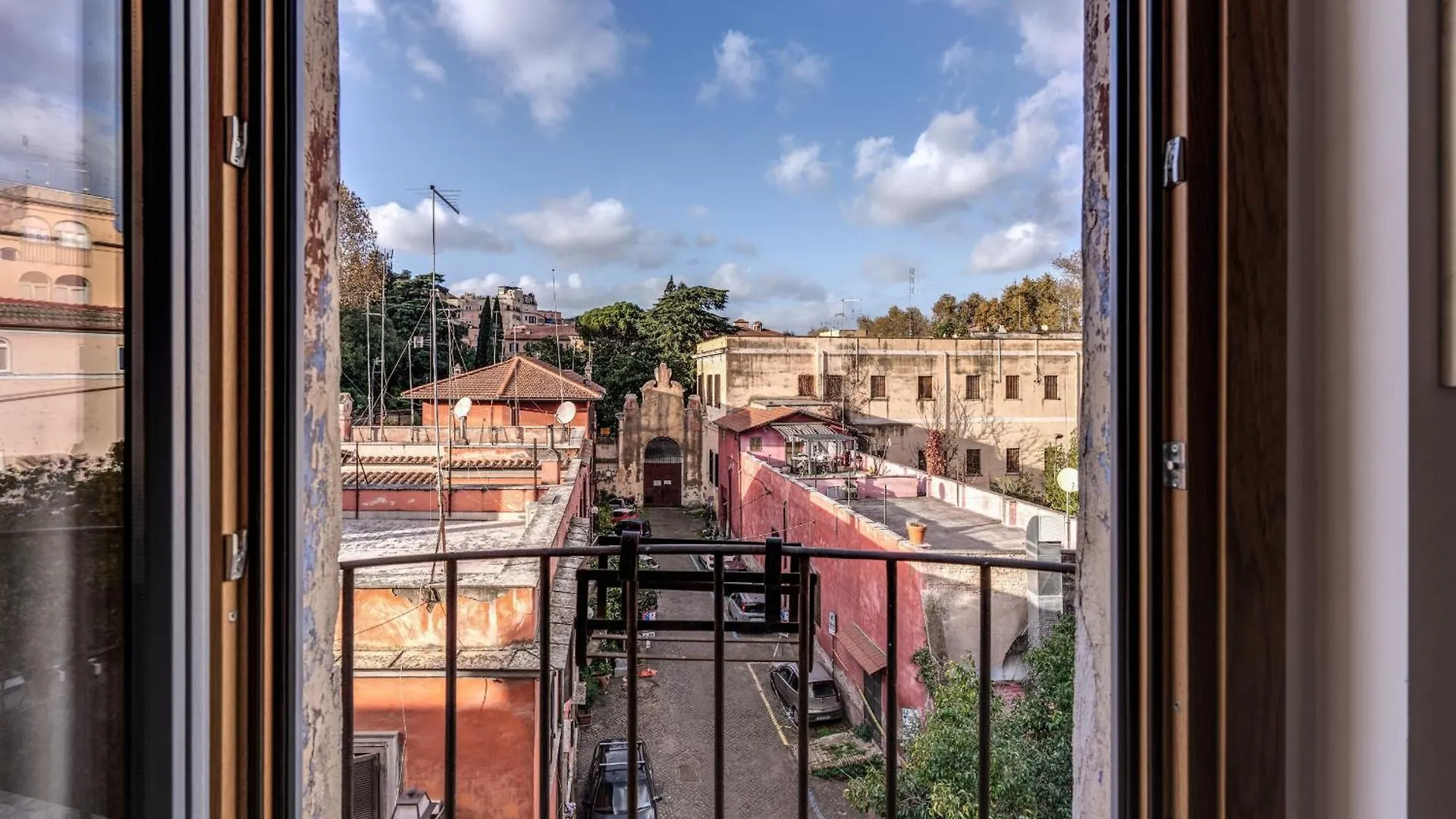 Trastevere Outstanding 4 Bedroom Terraced Apartment Rome Italy